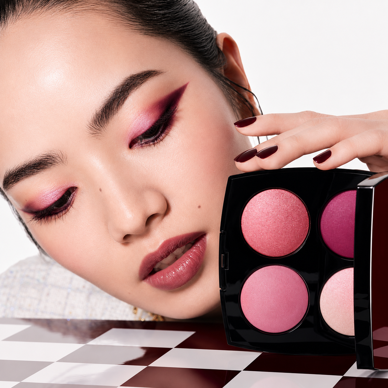 CHANEL
ROUGE NOIR CONFIDENCE EYESHADOW AND BLUSH PALETTE